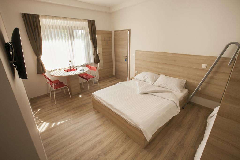 Sweet Dreams Rooms And Apartments Postojna Exterior foto