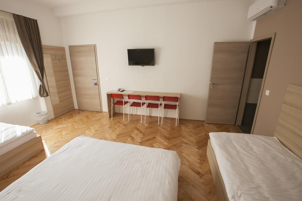 Sweet Dreams Rooms And Apartments Postojna Exterior foto
